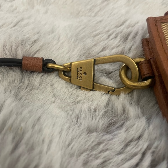 Gucci NY Yankees Patch Pouch Unisex - Picture 5 of 12